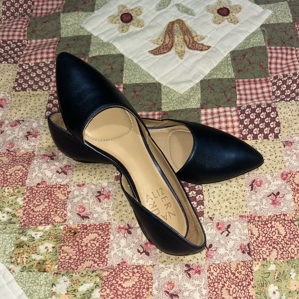 Naturalizer Blue Point Flats - Picture 2 of 6
